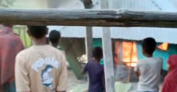 টাঙ্গাইলে জামায়াতের অফিসে আগুন, ওয়ার্ড বিএনপির কার্যক্রম স্থগিত