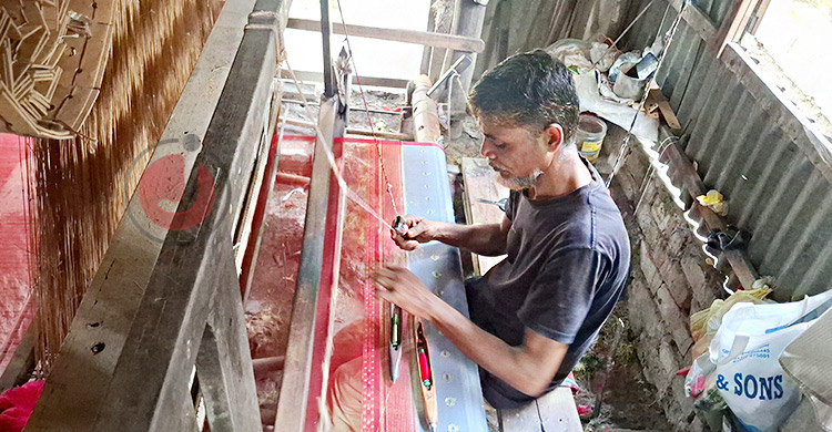 ঈদ-বৈশাখ ঘিরে চিরচেনা রূপে টাঙ্গাইলের তাঁতপল্লি