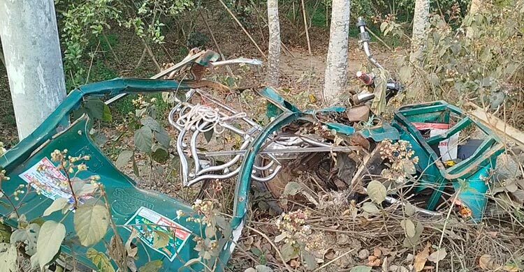 টাঙ্গাইলে ট্রাক-অটোরিকশার মুখোমুখি সংঘর্ষ, নিহত ২