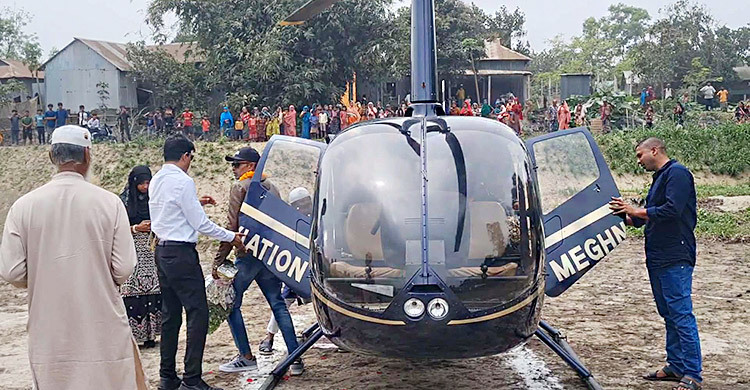হেলিকপ্টারে বাড়ি ফিরলেন ইতালি প্রবাসী