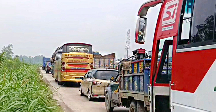 ঢাকা-টাঙ্গাইল মহাসড়কে থেমে থেমে যানজট