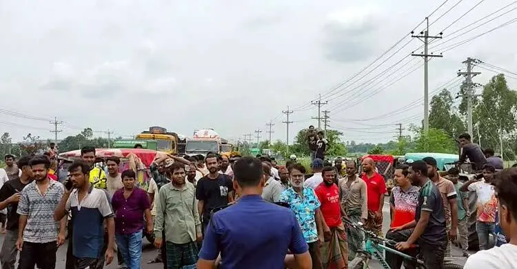 তীব্র লোডশেডিংয়ের প্রতিবাদে ঢাকা-টাঙ্গাইল মহাসড়ক অবরোধ