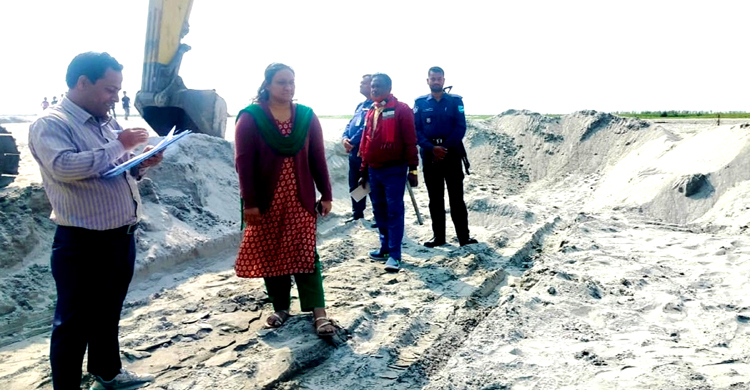 ফসলি জমি কেটে মাটি বিক্রি, বালু ব্যবসায়ীর জরিমানা