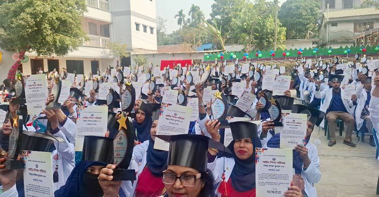 টাঙ্গাইলে ৩০০ শিক্ষককে সংবর্ধনা