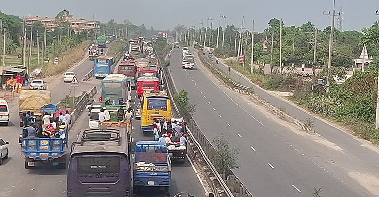 ঢাকা-টাঙ্গাইল মহাসড়কে ৩০ কিলোমিটারজুড়ে যানজট