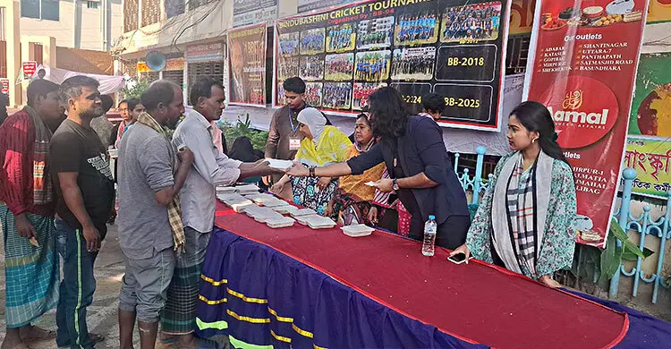 ৫ টাকায় মুরগির মাংস-খিচুড়ি, নিম্নআয়ের মানুষের জন্য ব্যতিক্রমী আয়োজন