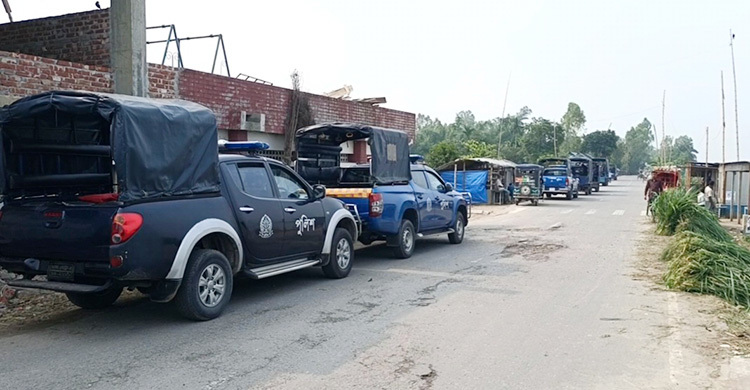 টাঙ্গাইলে ১৪৪ ধারা উপেক্ষা করে ফের বাড়িঘরে অগ্নিসংযোগ, ভাঙচুর