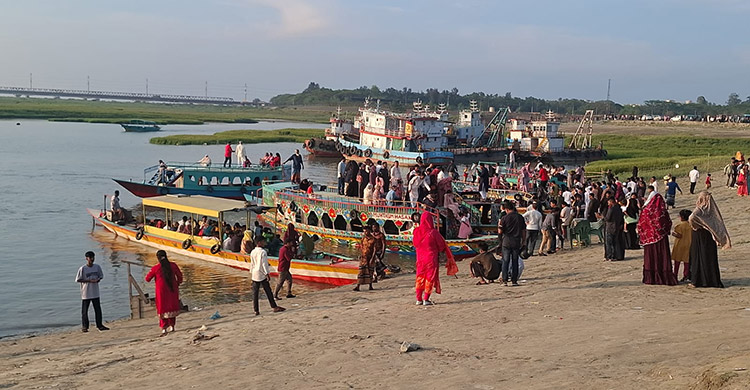ঈদের ছুটিতে যমুনার পাড়সহ বিনোদন কেন্দ্রে ভিড়