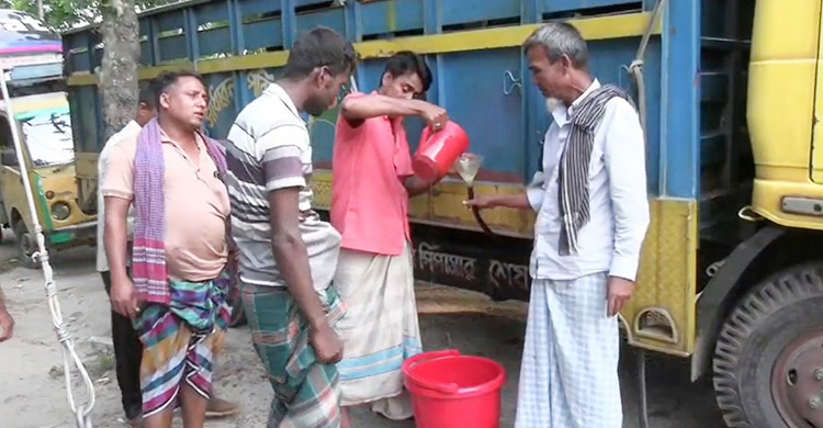 টাঙ্গাইলে এক হাজার লিটার ডিজেল উদ্ধার, সরকারি মূল্যে বিক্রি