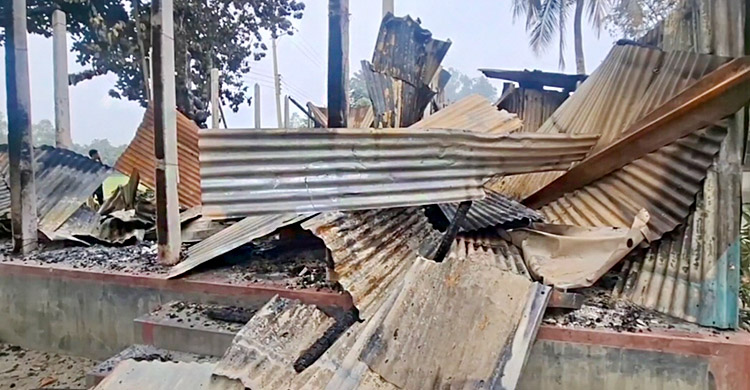 টাঙ্গাইলে ১৪৪ ধারা উপেক্ষা করে ফের বাড়িঘরে অগ্নিসংযোগ, ভাংচুর