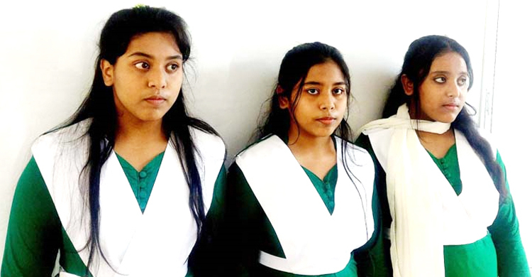 টাঙ্গাইলে একসঙ্গে এসএসসি পরীক্ষা দিচ্ছে তিন বোন