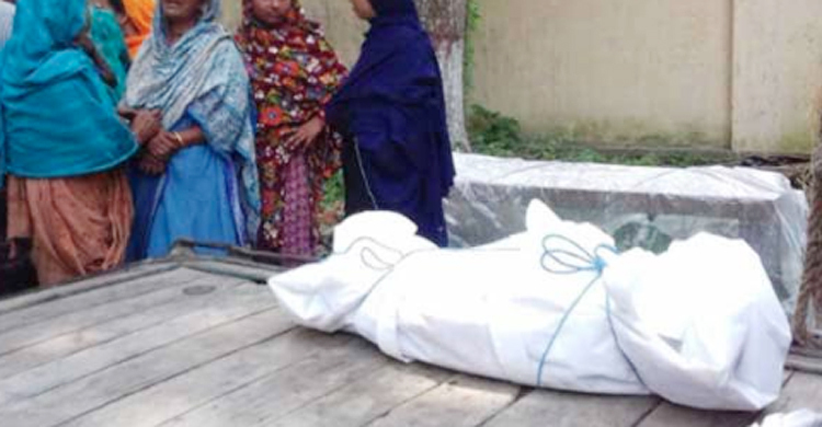 বৃষ্টিতে খেলা করছিল ৩ বছরের শিশু, পরে পুকুরে পড়ে মৃত্যু