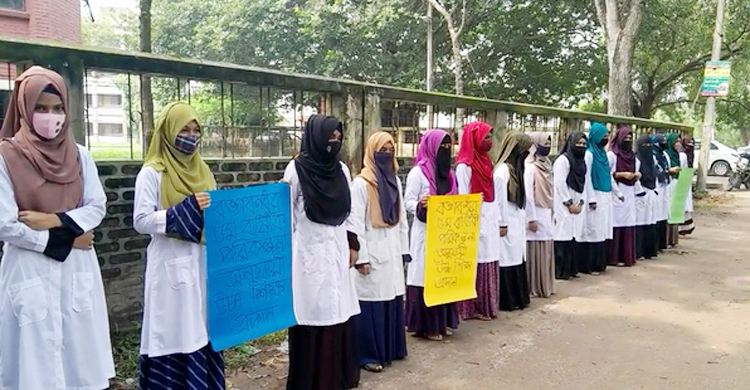 ৪ দাবিতে টাঙ্গাইল ম্যাটসের শিক্ষার্থীদের ক্লাস বর্জন