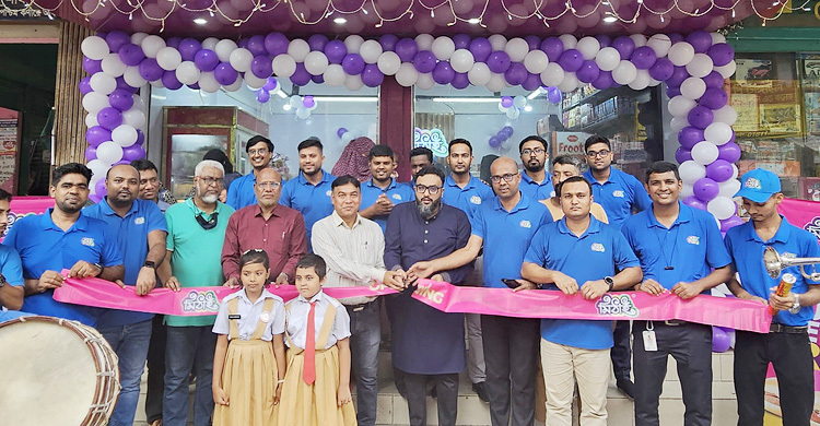টাঙ্গাইলে একসঙ্গে তিনটি শোরুম চালু করলো ‘মিঠাই’