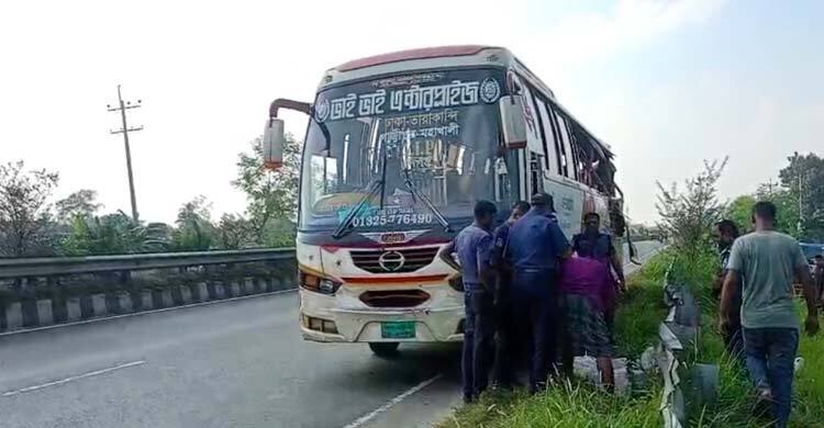 টাঙ্গাইলে বাস-ট্রাক সংঘর্ষে নিহত ৩