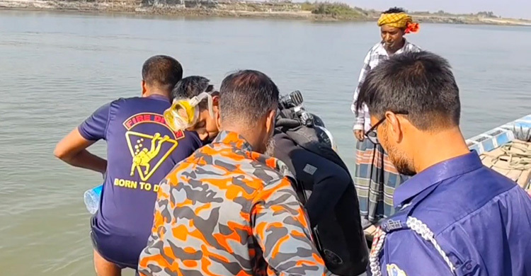 যমুনায় নৌকা থেকে পড়ে যুবক নিখোঁজ