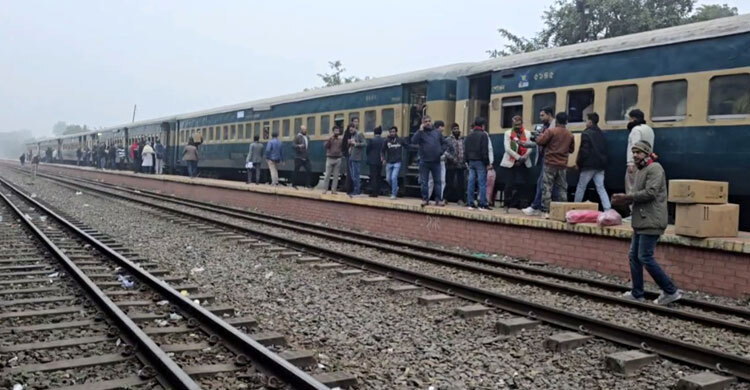 টাঙ্গাইল থেকে ঢাকার পথে বিএনপির অর্ধলাখ নেতাকর্মী