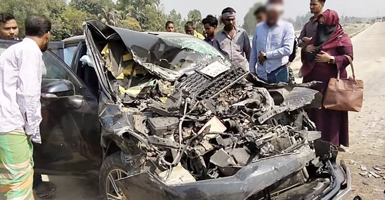 টাঙ্গাইলে প্রাইভেটকার-অটোভ্যানের সংঘর্ষে নিহত ২