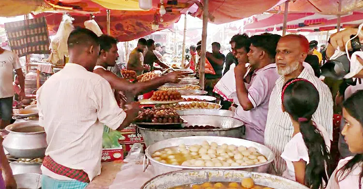 টাঙ্গাইলে জমে উঠেছে ঐতিহ্যবাহী ‘জামাই মেলা’