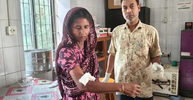 এক কুকুরের কামড়ে আহত অর্ধশতাধিক