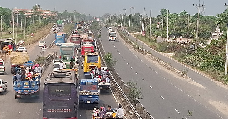ঢাকা-টাঙ্গাইল মহাসড়কে ৩০ কিলোমিটারজুড়ে যানজট