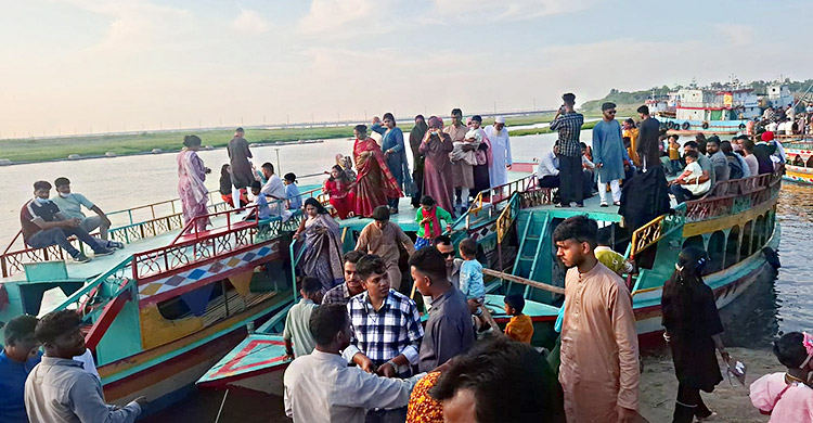 ঈদের ছুটিতে যমুনার পাড়সহ বিনোদন কেন্দ্রে ভিড়