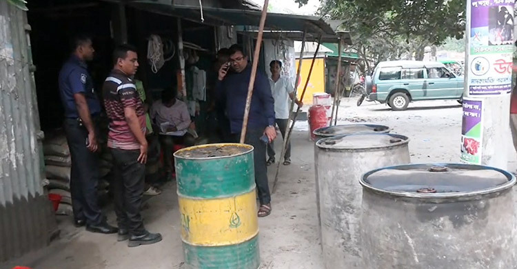 টাঙ্গাইলে এক হাজার লিটার ডিজেল উদ্ধার, সরকারি মূল্যে বিক্রি
