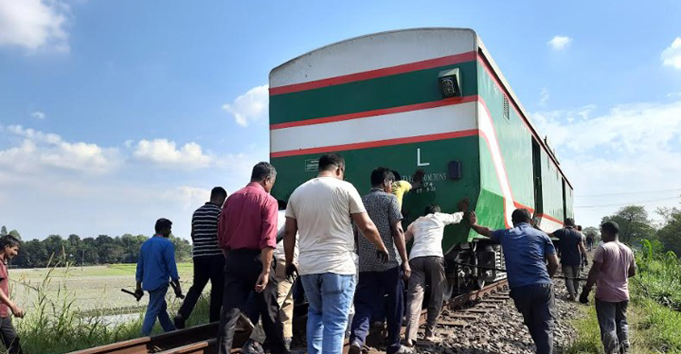 ৯ ঘণ্টা পর ঢাকার সঙ্গে উত্তরবঙ্গের ট্রেন চলাচল স্বাভাবিক