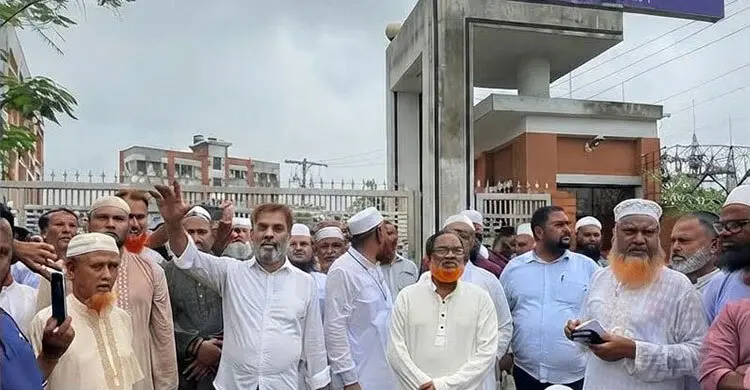 নিরবচ্ছিন্ন বিদ্যুতের দাবিতে টাঙ্গাইলে পল্লী বিদ্যুৎ অফিস ঘেরাও