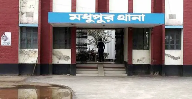 বাড়িতে একা ছিলেন, কুপিয়ে হত্যা করা হলো বিএনপি নেতার মাকে