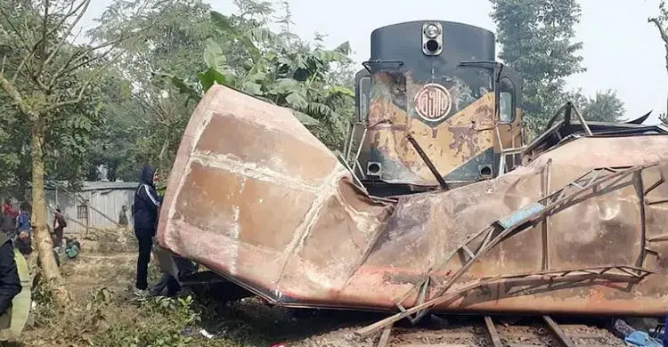 Women, child among 5 die as train rams bus in Tangail