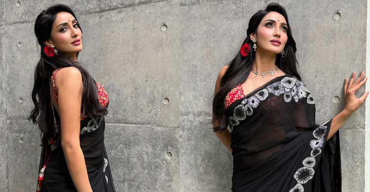 কালোর মোহে মুগ্ধতা ছড়ালেন মিথিলা
