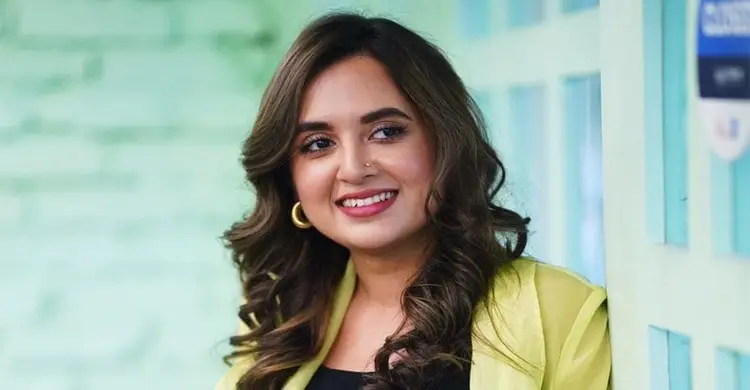 অস্ত্রোপচার সম্পন্ন; লাইভে এসে যা বললেন তানিয়া বৃষ্টি