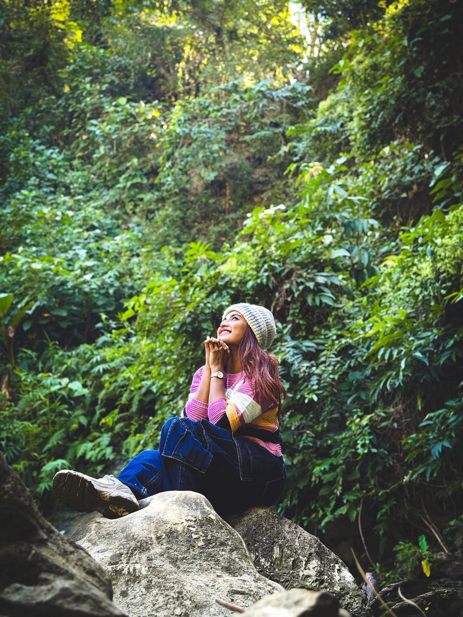 ক্যাজুয়াল হলেও চোখে পড়ার মতো তটিনীর শীতের সাজ