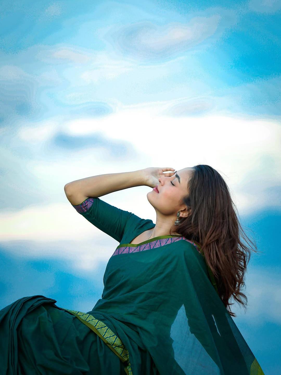 সবুজের স্নিগ্ধতায় মোড়া তটিনী