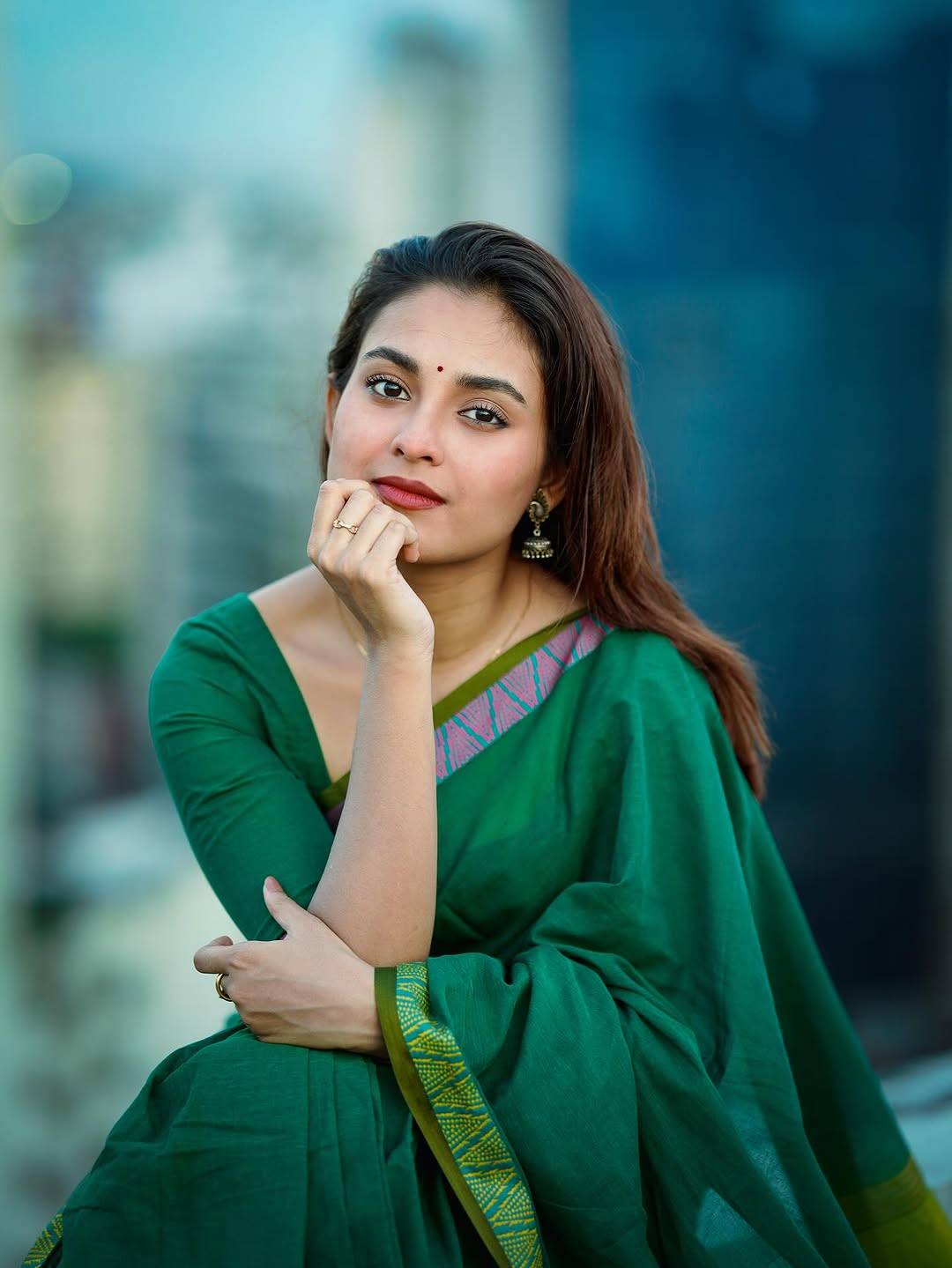 সবুজের স্নিগ্ধতায় মোড়া তটিনী