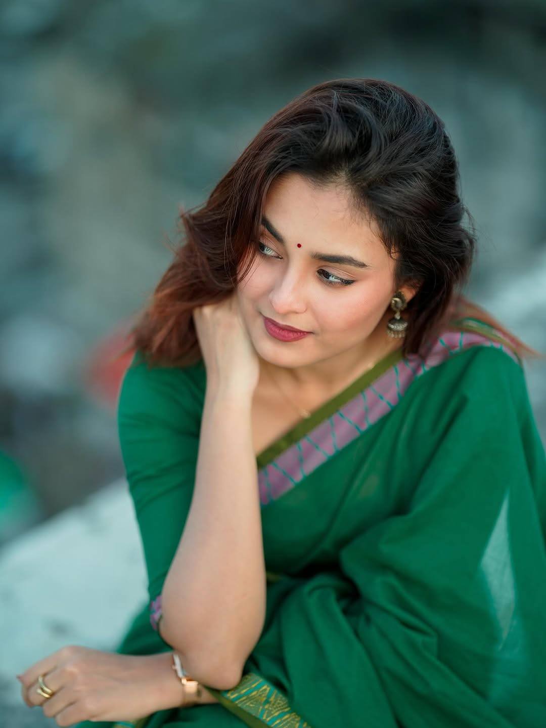 সবুজের স্নিগ্ধতায় মোড়া তটিনী