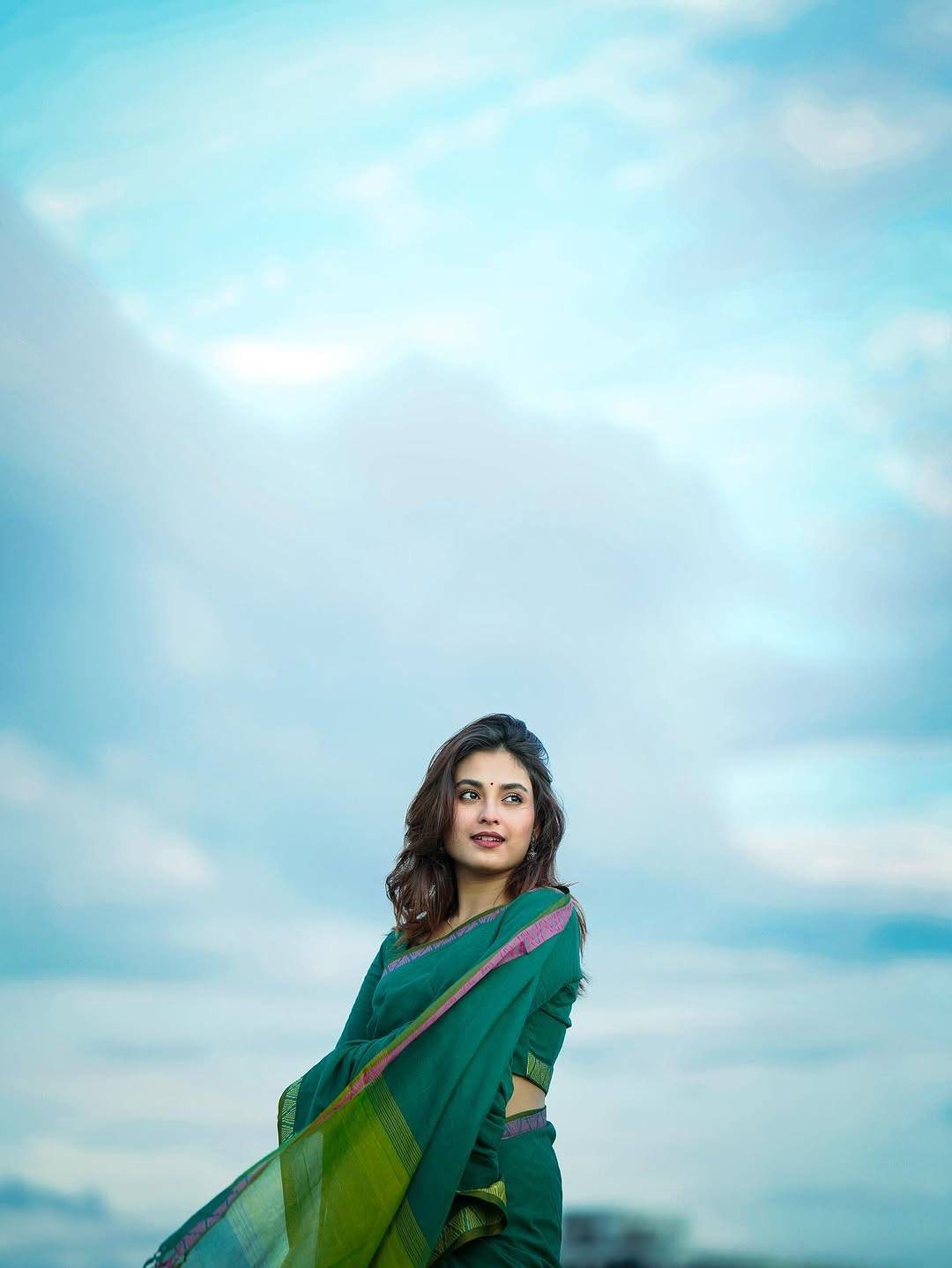 সবুজের স্নিগ্ধতায় মোড়া তটিনী