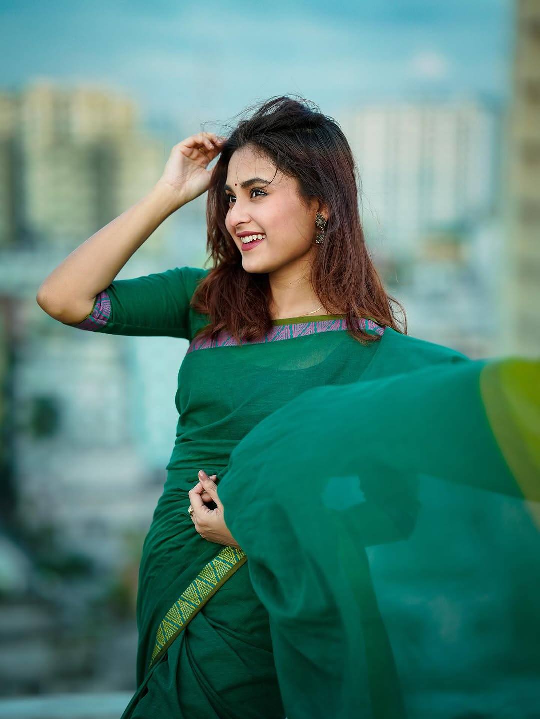 সবুজের স্নিগ্ধতায় মোড়া তটিনী