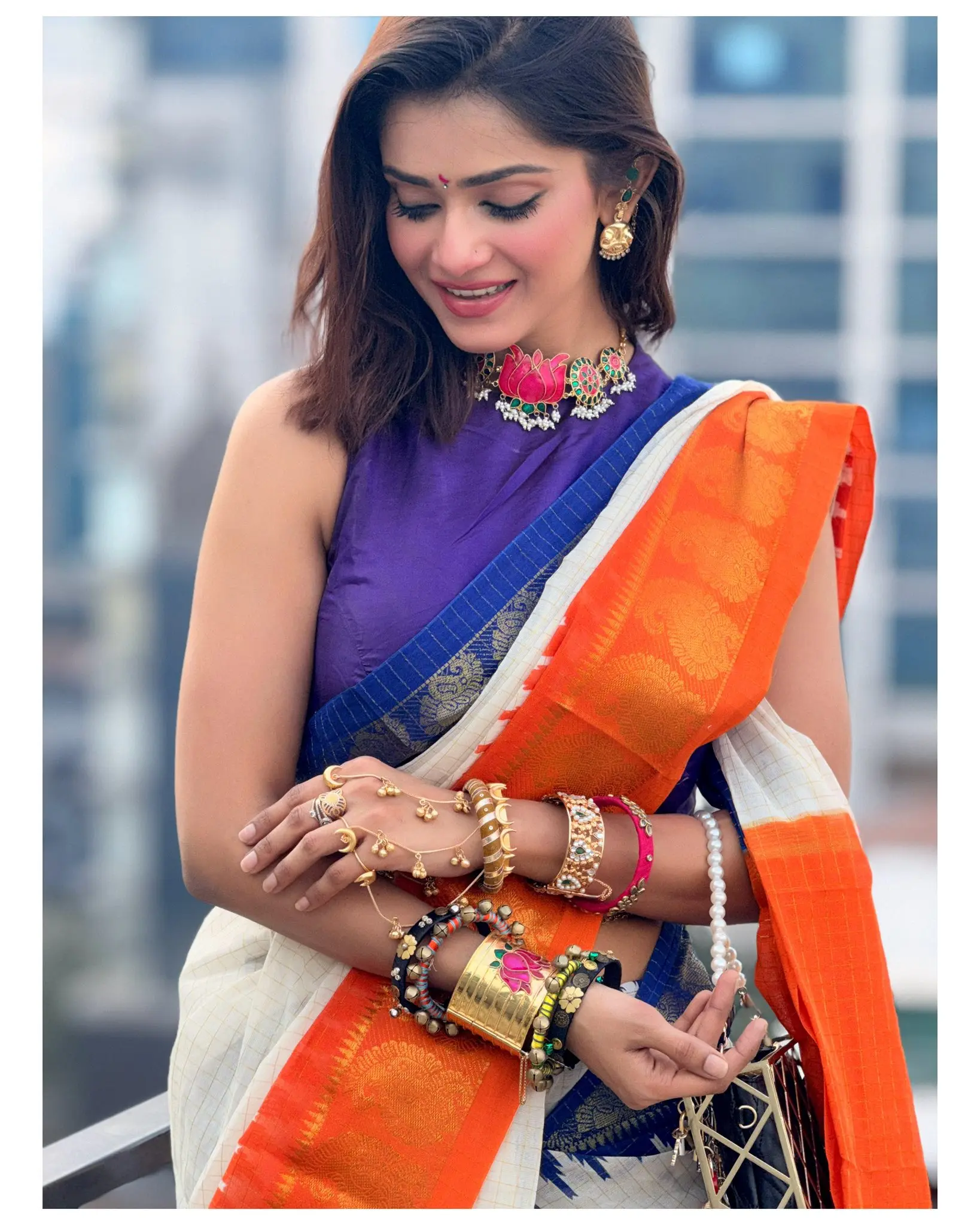 ঐতিহ্য আর গ্ল্যামারে তাক লাগালেন তিশা