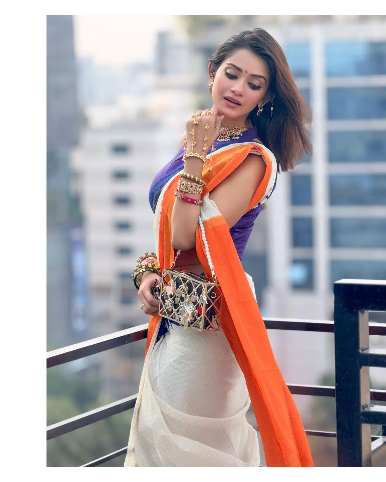 ঐতিহ্য আর গ্ল্যামারে তাক লাগালেন তিশা