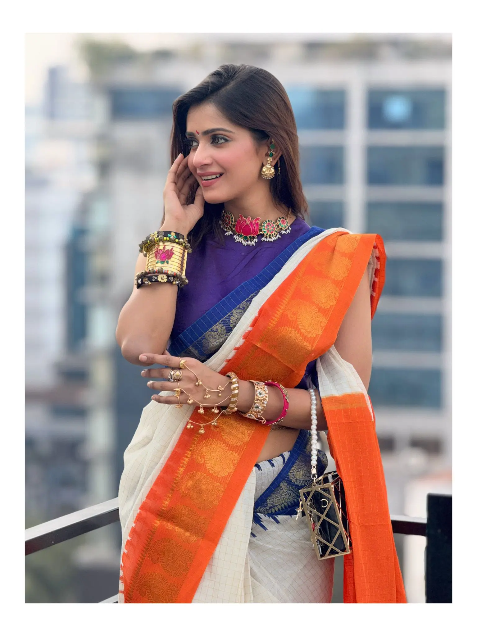 ঐতিহ্য আর গ্ল্যামারে তাক লাগালেন তিশা