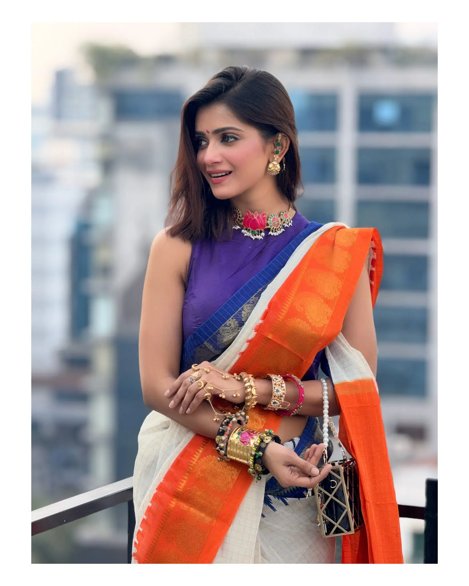 ঐতিহ্য আর গ্ল্যামারে তাক লাগালেন তিশা