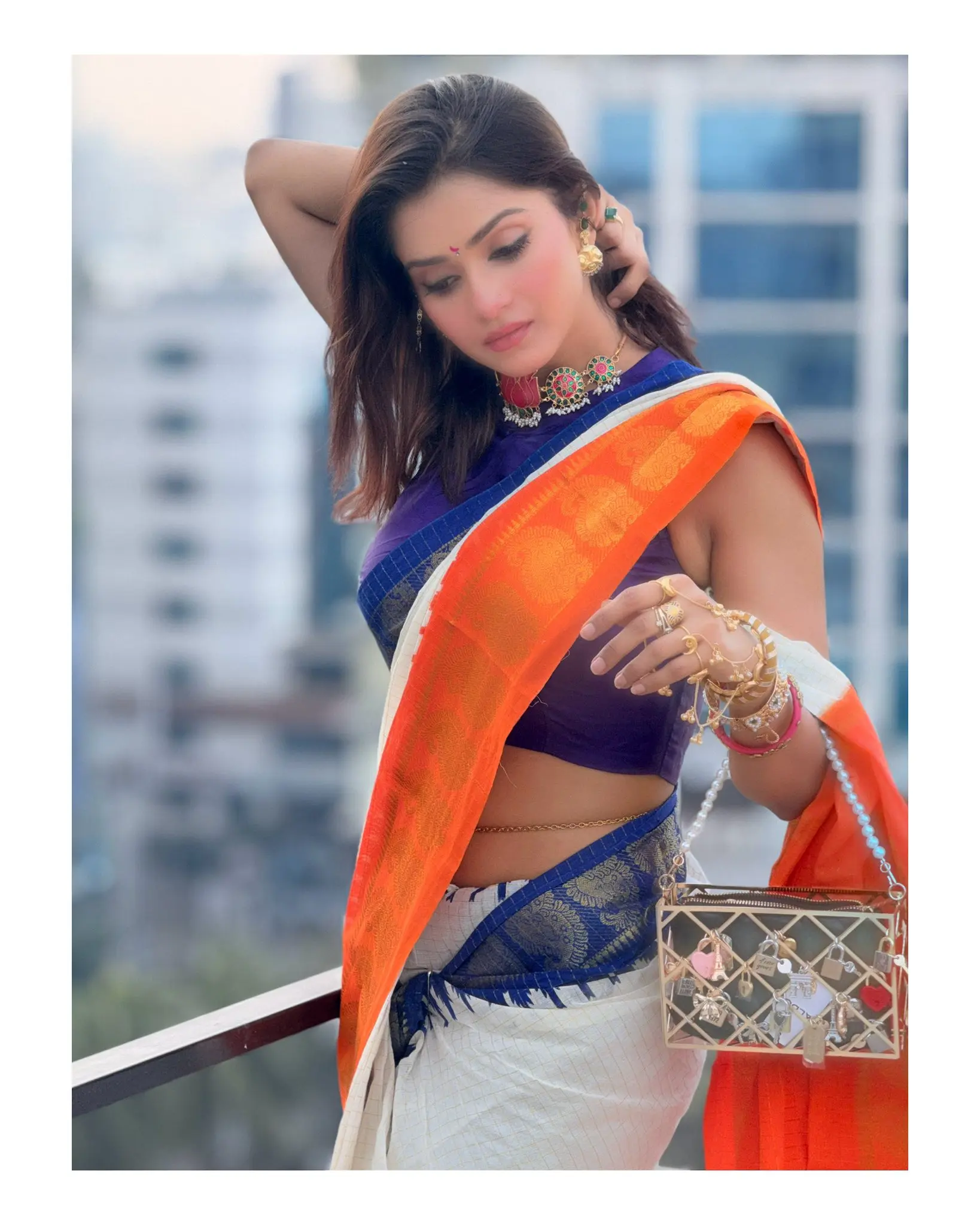 ঐতিহ্য আর গ্ল্যামারে তাক লাগালেন তিশা