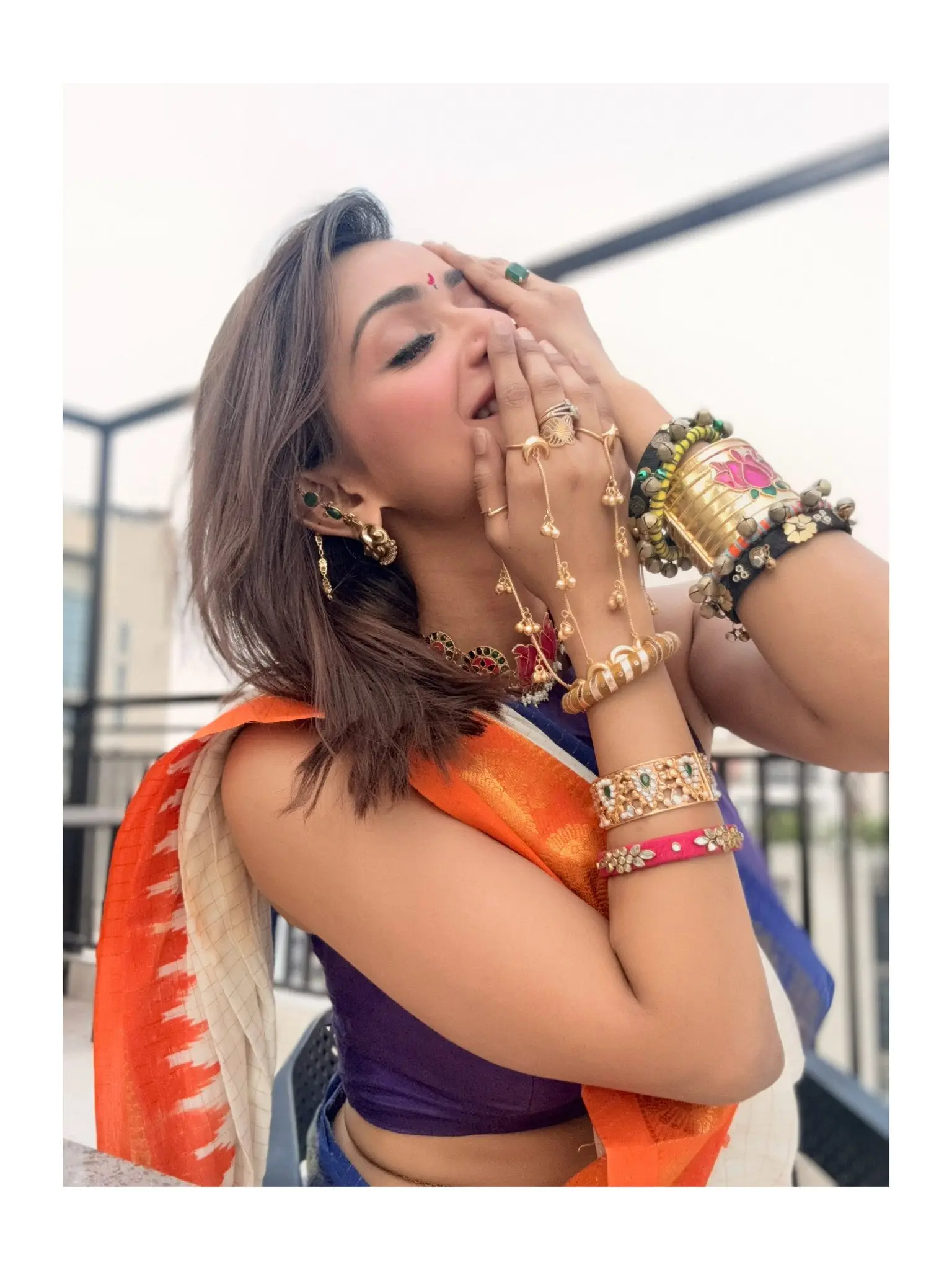 ঐতিহ্য আর গ্ল্যামারে তাক লাগালেন তিশা