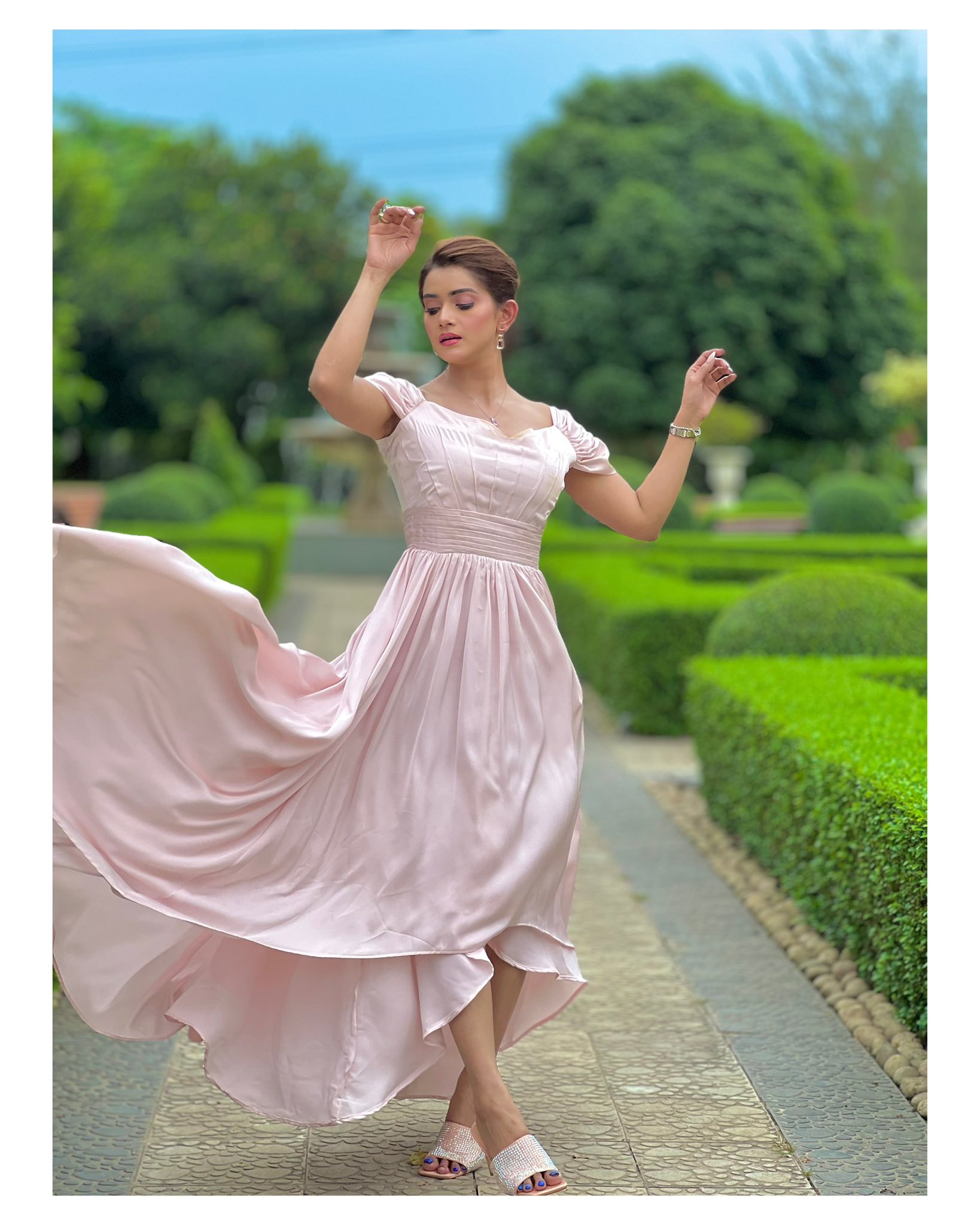 রোমান্টিক সাজে অপরূপ তানজিন তিশা