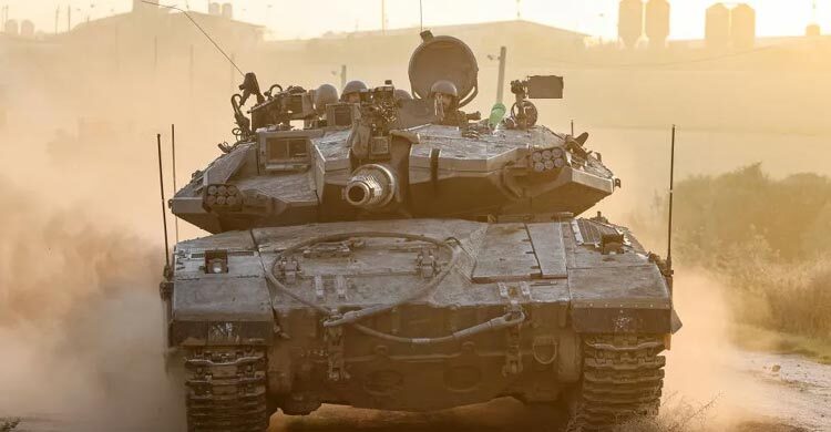 Israeli forces pushing into south Gaza