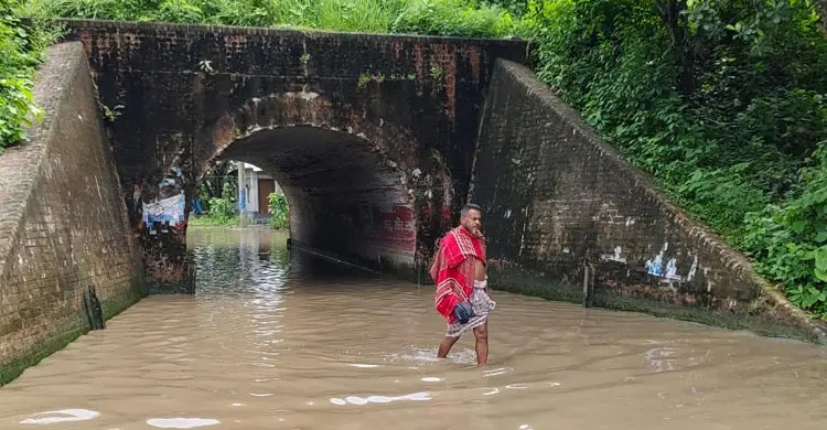 ‘গলার কাঁটা’ ব্রিটিশ আমলের টানেল, বছরের ৮ মাসই জমে থাকে পানি