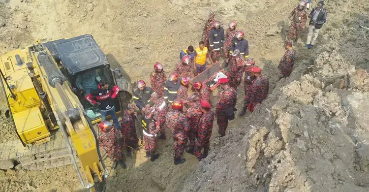 Heartbreaking wait continues for Sajid as rescuers lower cameras into 200ft borewell