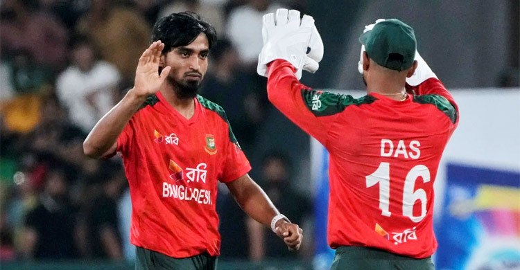 শুরুতেই দুই লঙ্কান ওপেনারকে ফেরালেন তানজিম-তাসকিন